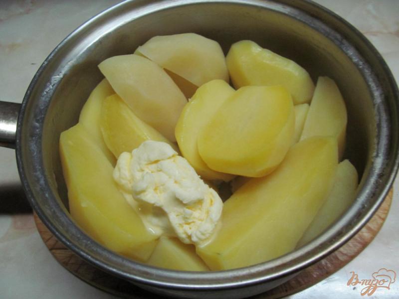 Фото приготовление рецепта: Куриное филе с картофелем и салатом шаг №1
