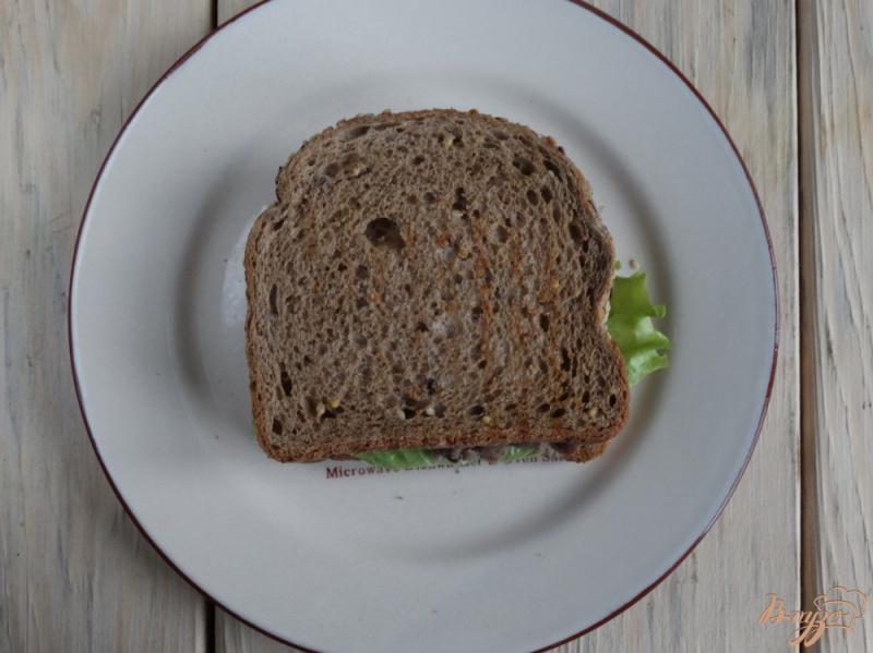 Фото приготовление рецепта: Гриль-сендвич с языком и глазуньей шаг №6