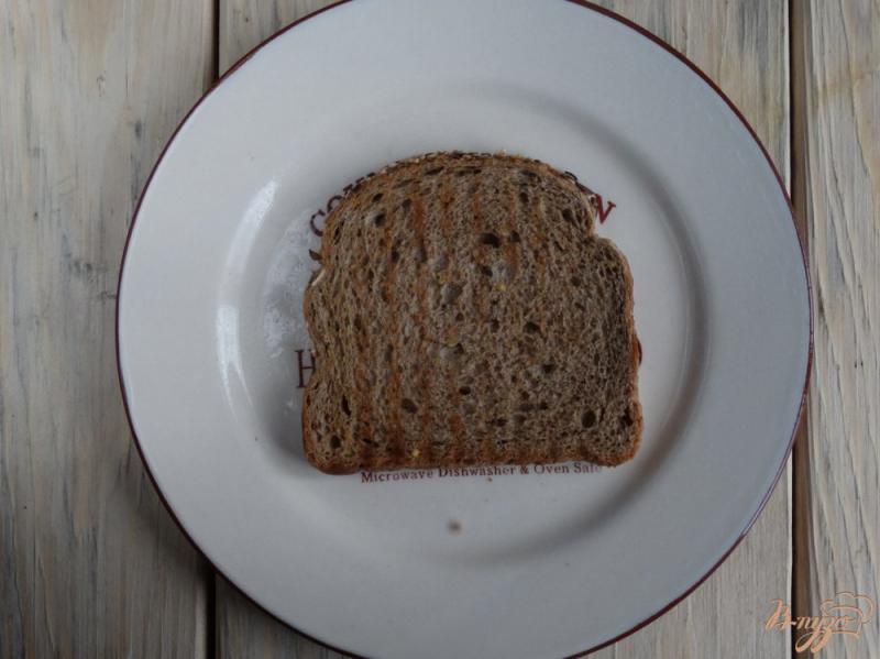 Фото приготовление рецепта: Гриль-сендвич с языком и глазуньей шаг №2
