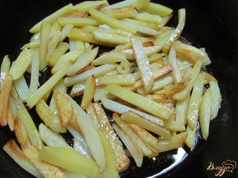 Фото приготовление рецепта: Жареный картофель в тыквой шаг №2