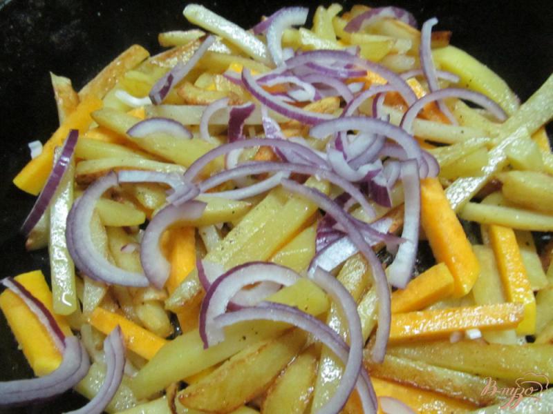 Фото приготовление рецепта: Жареный картофель в тыквой шаг №5