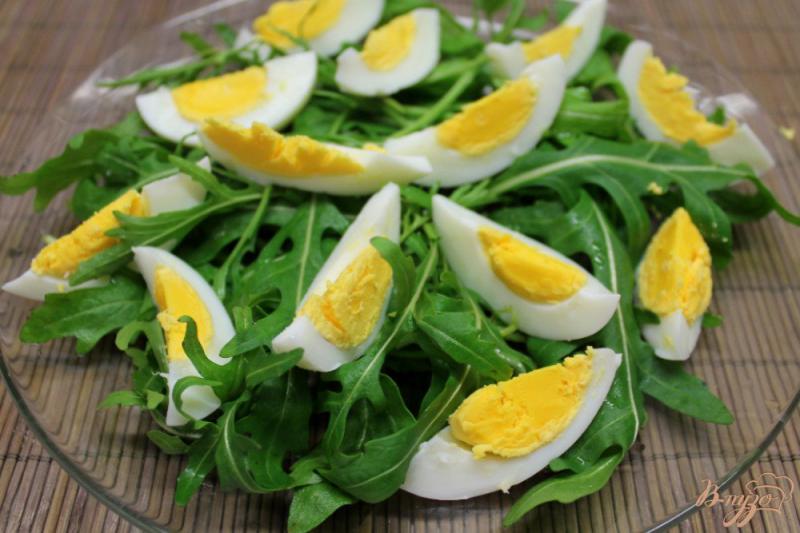 Фото приготовление рецепта: Салат из цветной капусты с яйцом и рукколой шаг №2