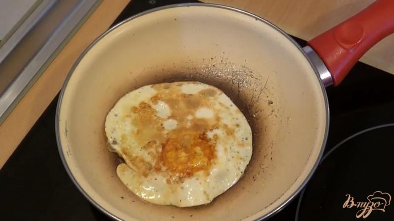 Фото приготовление рецепта: Клаб-сэндвич с беконом, яйцом и сыром шаг №2