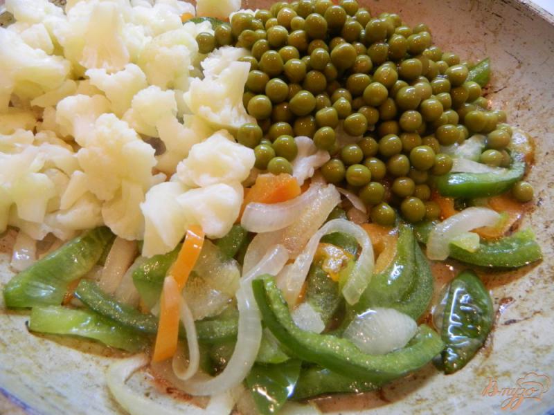 Фото приготовление рецепта: Овощное рагу с зеленым горошком шаг №3