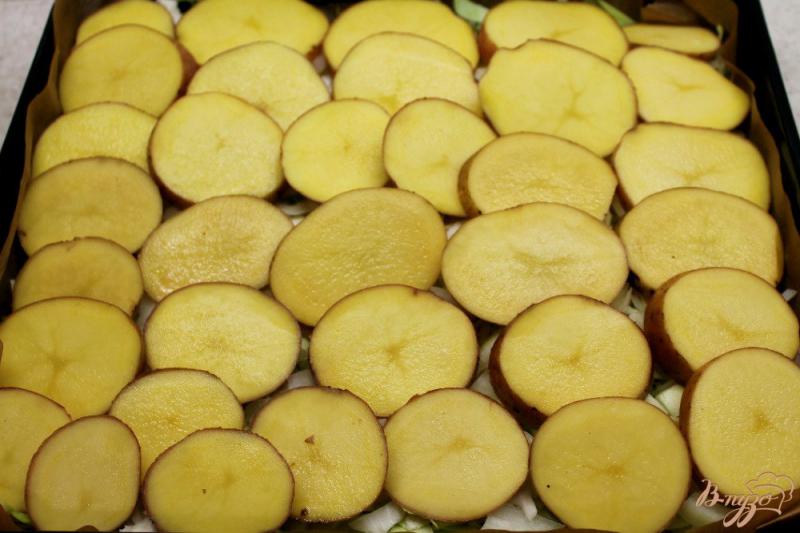 Фото приготовление рецепта: Картошка запеченная с капустой и салом шаг №3