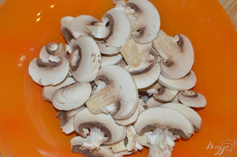 Фото приготовление рецепта: Свинина с грибами и овощами тушеная в мультиварке шаг №1