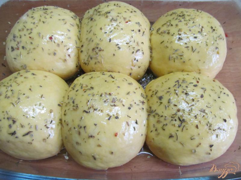 Фото приготовление рецепта: Тыквенные булочки с прованскими травами шаг №6