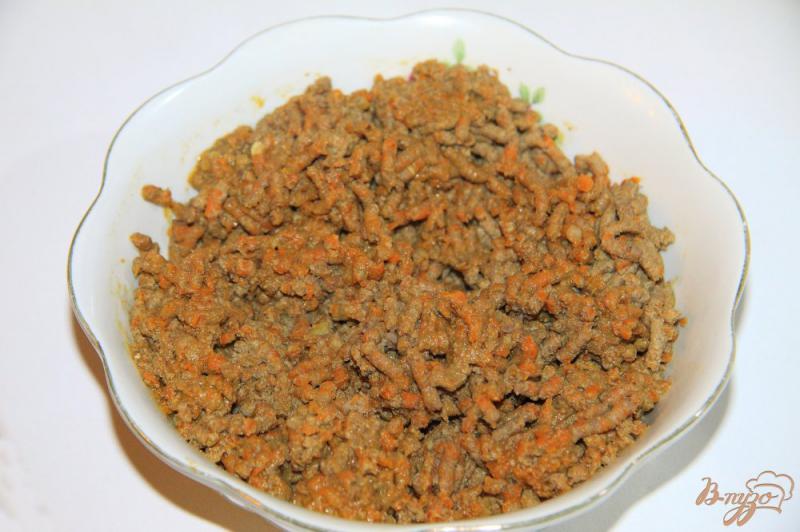 Фото приготовление рецепта: Паштет из куриной печени с луком и морковью шаг №4