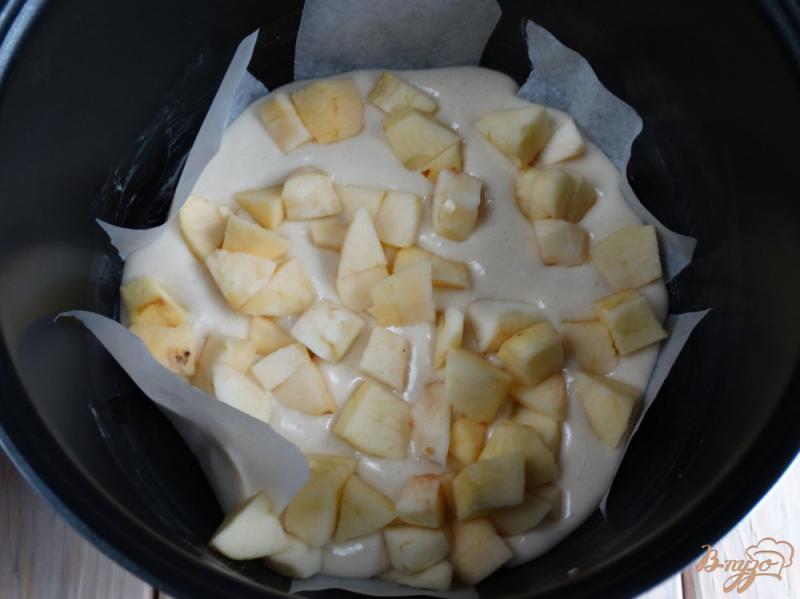 Фото приготовление рецепта: Клюквенно-яблочный пирог шаг №7