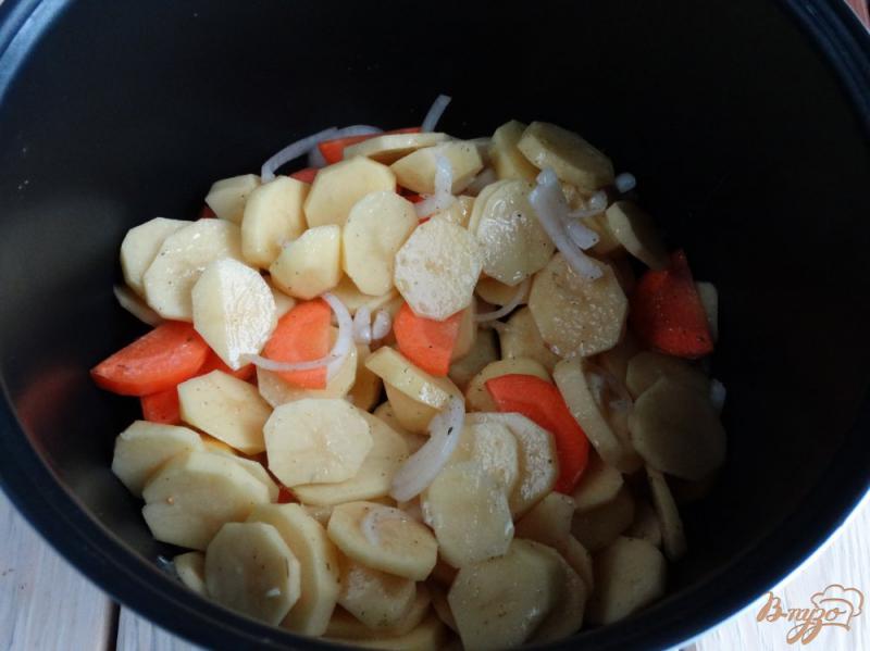 Фото приготовление рецепта: Картофель со скумбрией в мультиварке шаг №3