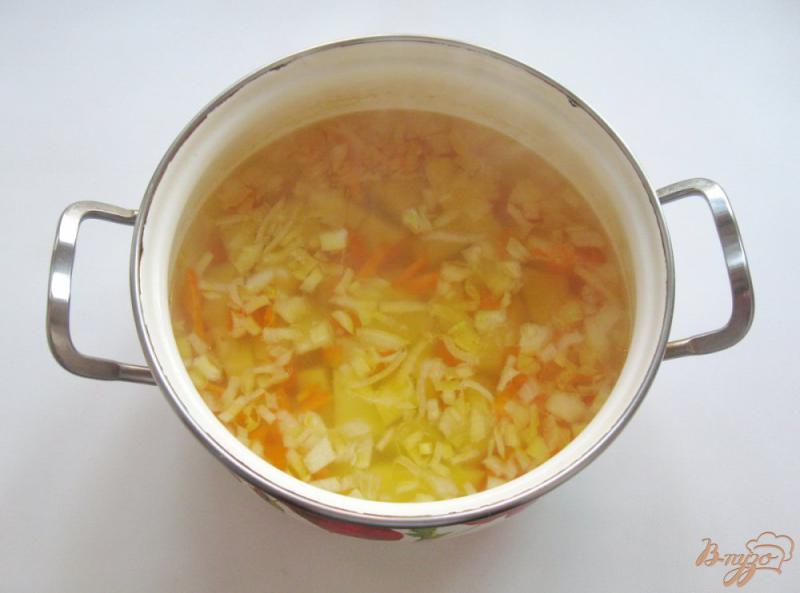 Фото приготовление рецепта: Суп с фрикадельками из тыквы и курицы шаг №4