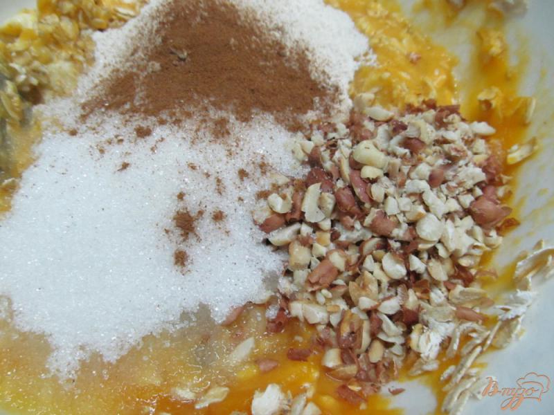 Фото приготовление рецепта: Овсяное печенье с тыквой и арахисом шаг №4