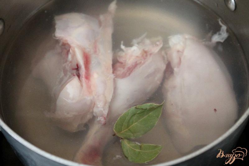 Фото приготовление рецепта: Куриный суп с вермишелью и цветной капустой шаг №1