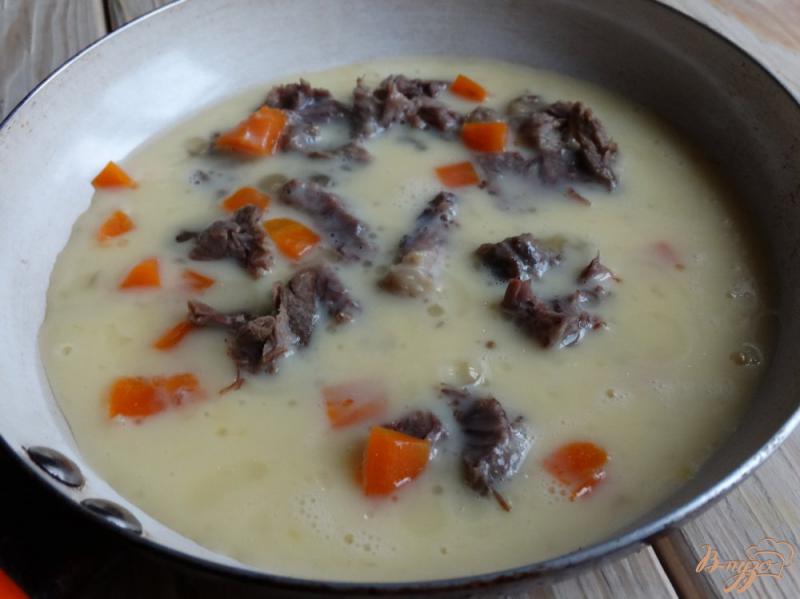 Фото приготовление рецепта: Омлет с говядиной и морковью шаг №6