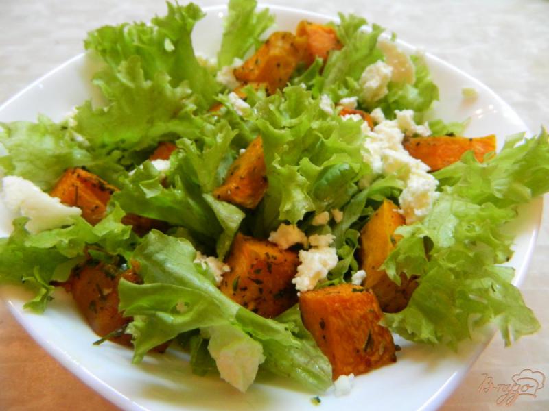 Фото приготовление рецепта: Салат из тыквы с адыгейским сыром шаг №4