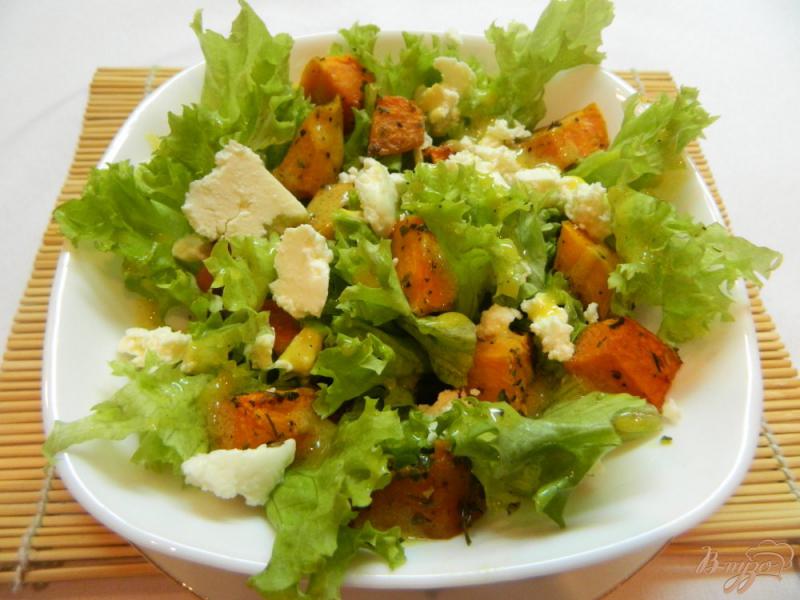Фото приготовление рецепта: Салат из тыквы с адыгейским сыром шаг №6