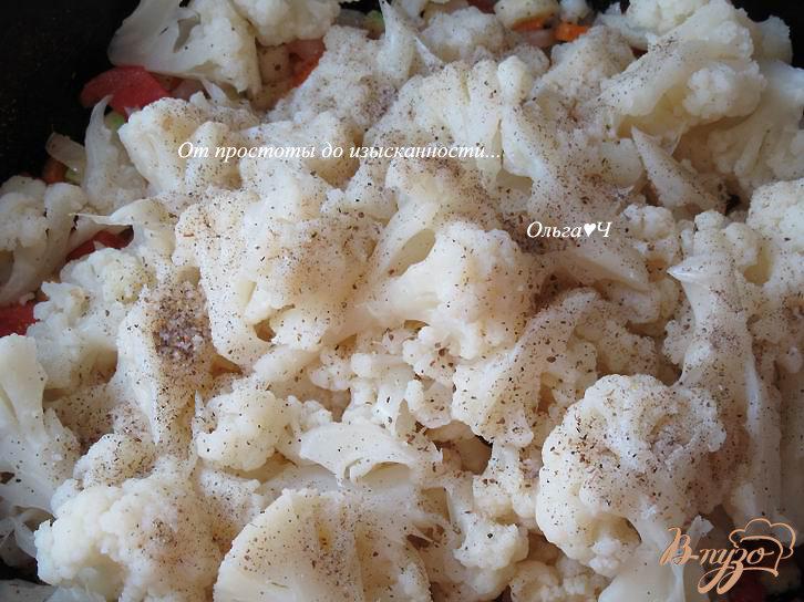 Фото приготовление рецепта: Овощное рагу с цветной капустой шаг №4