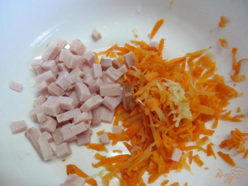 Фото приготовление рецепта: Салат с яичными блинчиками шаг №4
