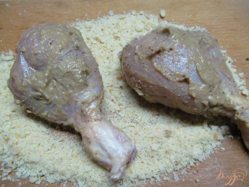 Фото приготовление рецепта: Куриные ножки запеченные в сухарях шаг №2