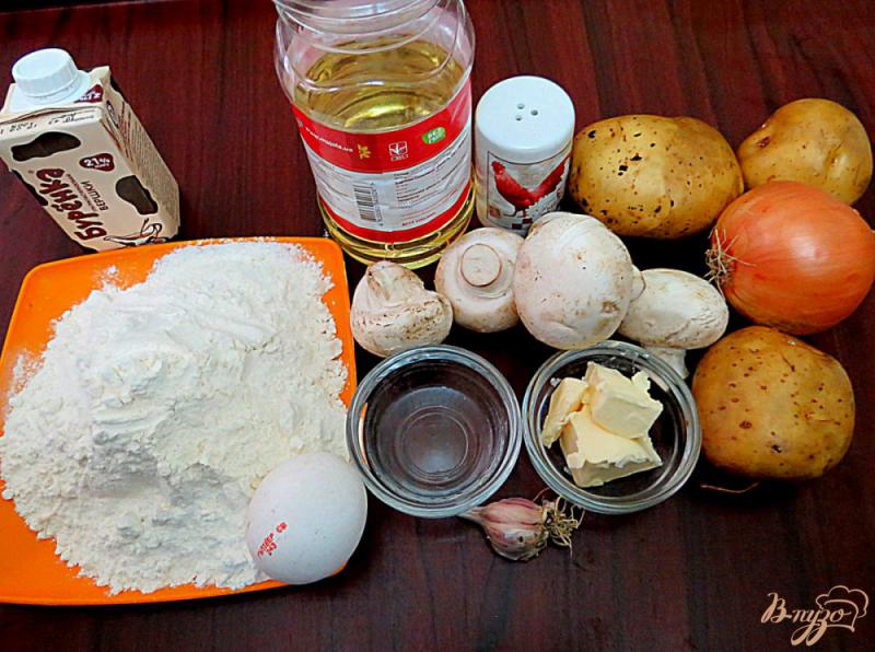 Фото приготовление рецепта: Лепёшки с картошкой и шампиньонами шаг №1