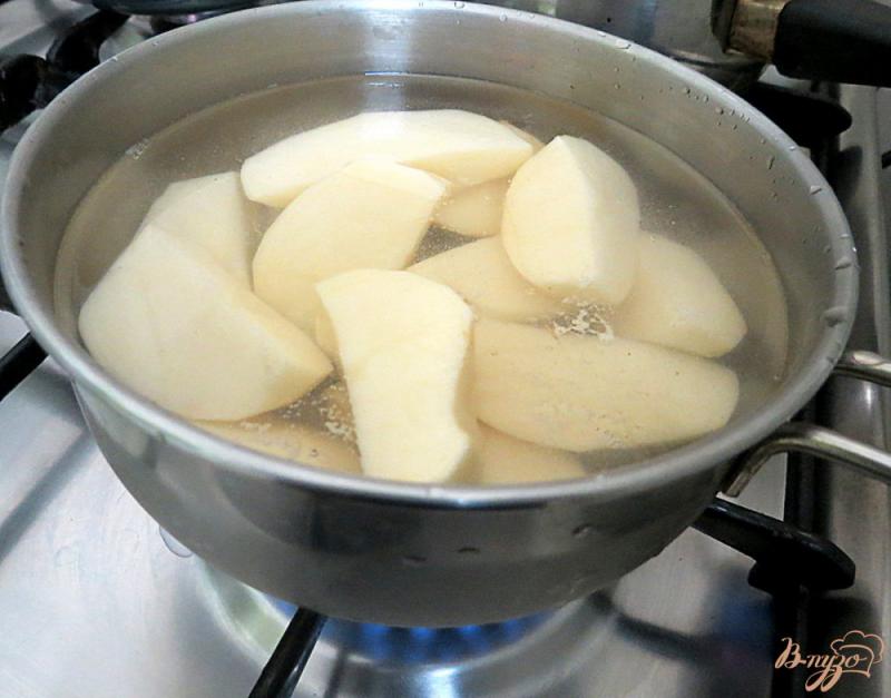 Фото приготовление рецепта: Лепёшки с картошкой и шампиньонами шаг №2
