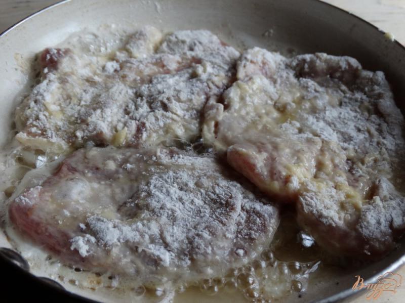Фото приготовление рецепта: Отбивные из свинины с яблоками шаг №5