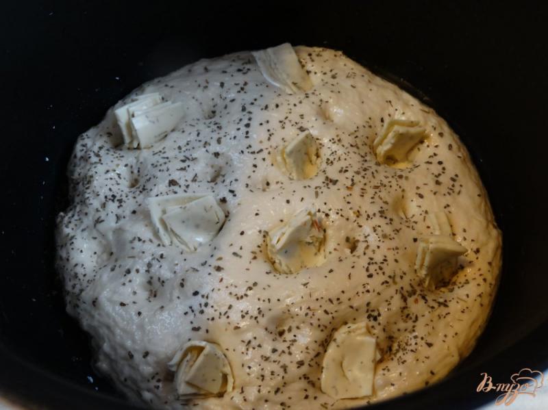 Фото приготовление рецепта: Фокачча с сыром в мультиварке шаг №6