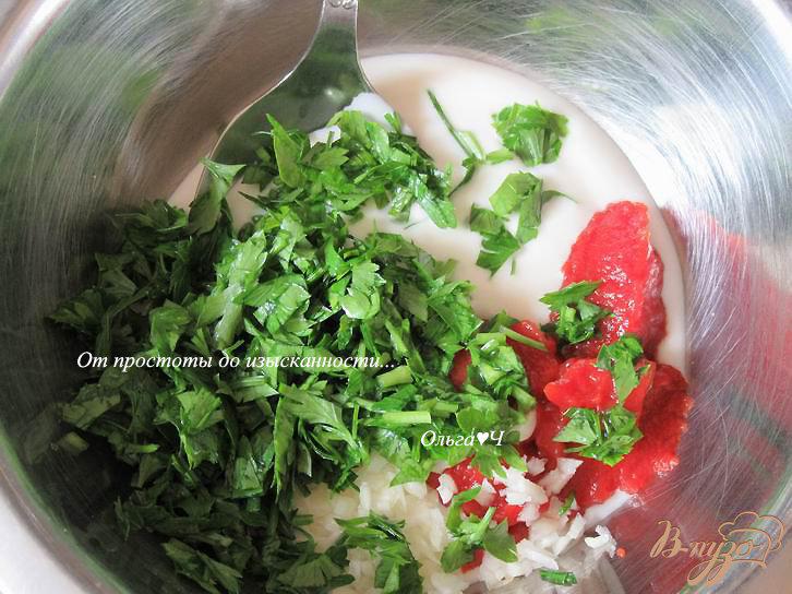 Фото приготовление рецепта: Курица под томатным соусом с сыром и зеленью шаг №1