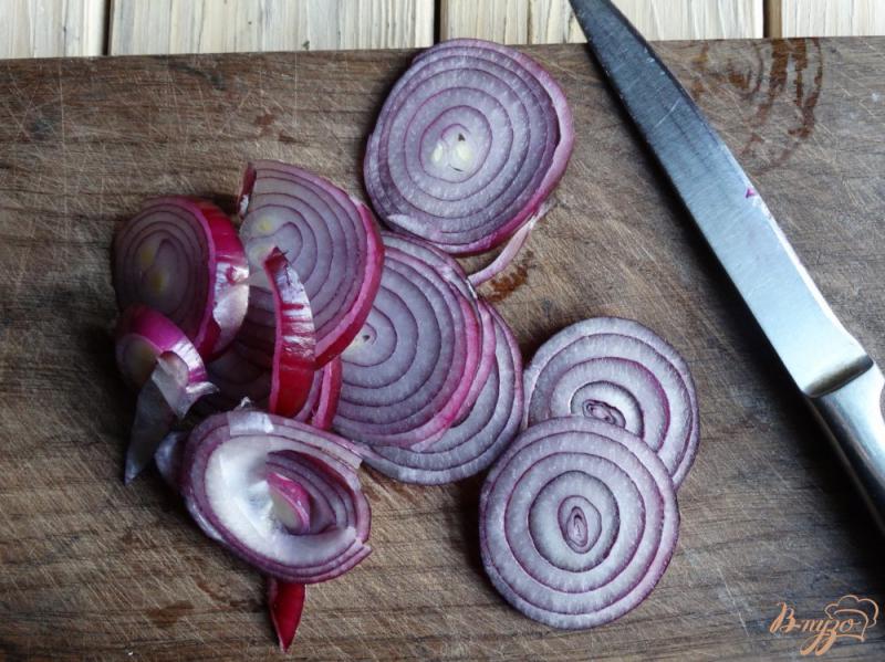 Фото приготовление рецепта: Салат из красного лука и граната к шашлыку шаг №1