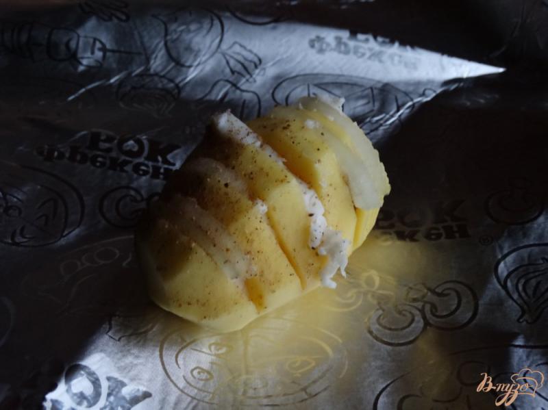 Фото приготовление рецепта: Картофельные гармошки с салом в мультиварке шаг №5