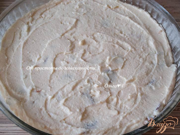 Фото приготовление рецепта: Сдобный творожный пирог с сухофруктами шаг №4