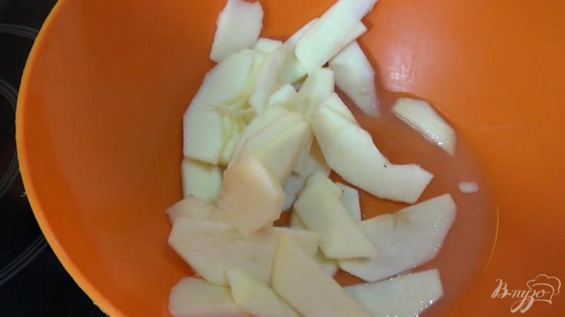 Фото приготовление рецепта: Яблочный пирог шаг №2