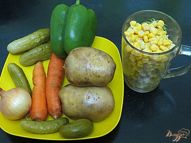 Фото приготовление рецепта: Салат с перцем и кукурузой шаг №1