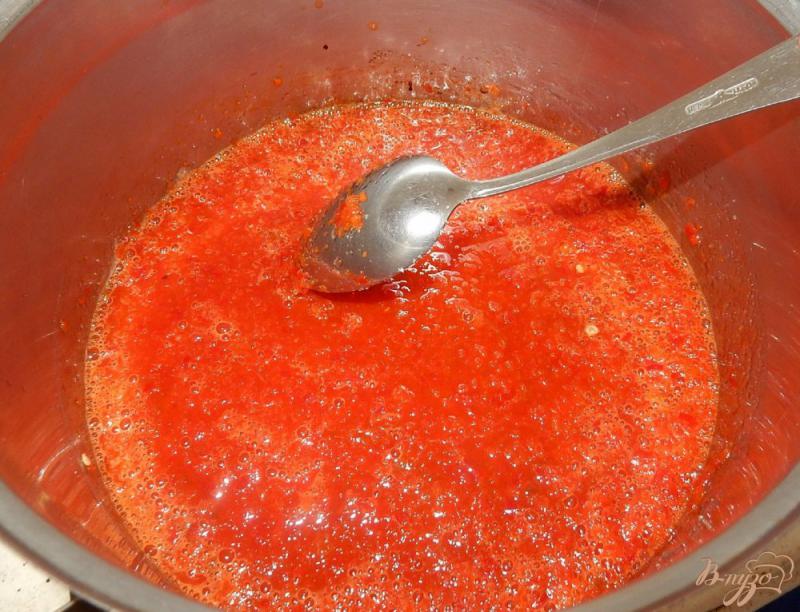 Фото приготовление рецепта: Сладко-острый соус из перцев шаг №6
