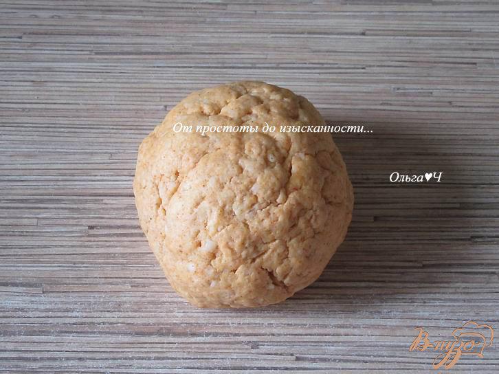 Фото приготовление рецепта: Сырное печенье с паприкой и кунжутом шаг №4