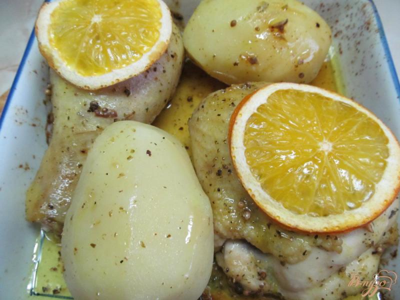 Фото приготовление рецепта: Курица под апельсином с пряностями шаг №6