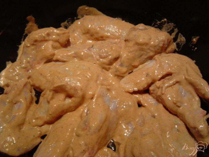 Фото приготовление рецепта: Крылышки в пикантном соусе (в мультиварке) шаг №4