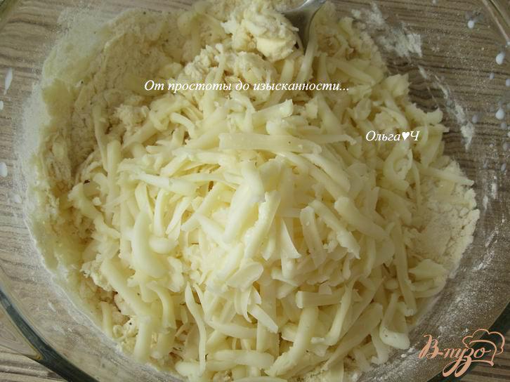 Фото приготовление рецепта: Сырное печенье с чесноком и кунжутом шаг №3