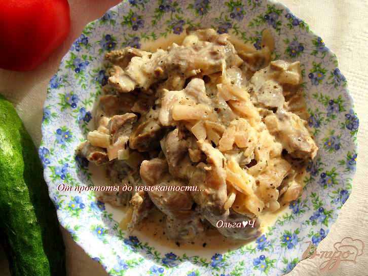 Фото приготовление рецепта: Куриные желудочки в сметанном соусе с базиликом шаг №5