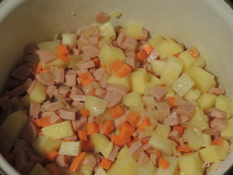 Фото приготовление рецепта: Фасолевый суп с сосисками шаг №4
