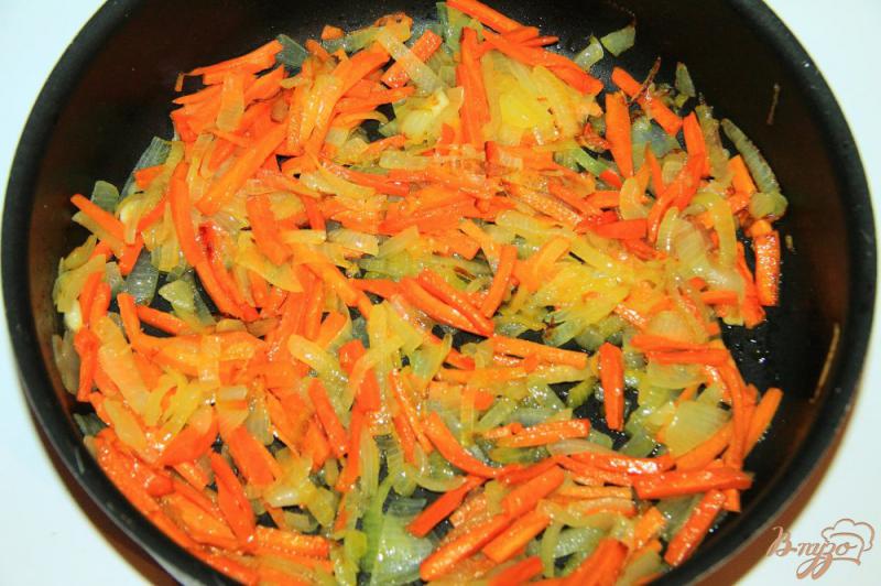 Фото приготовление рецепта: Стручковая фасоль с куриным филе и овощами на сковороде шаг №2