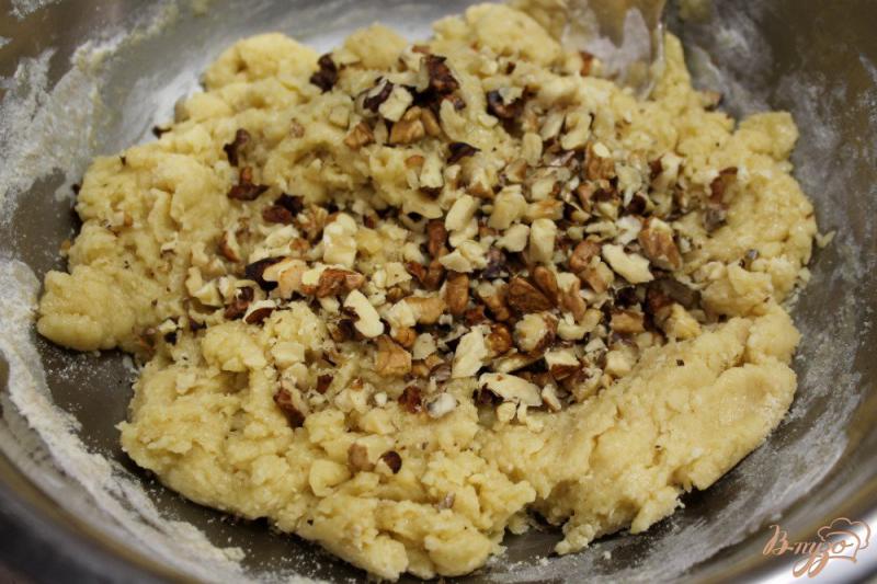 Фото приготовление рецепта: Ореховое печенье с малиной шаг №4