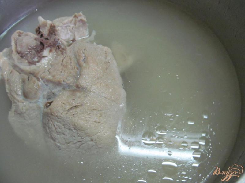 Фото приготовление рецепта: Овощной суп с квашенной капустой на беконе шаг №4