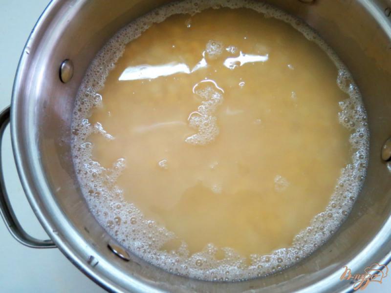 Фото приготовление рецепта: Сырный омлет шаг №5