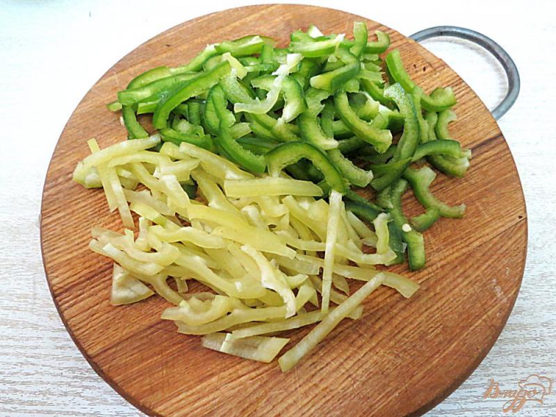 Фото приготовление рецепта: Рисовая вермишель с овощами шаг №3