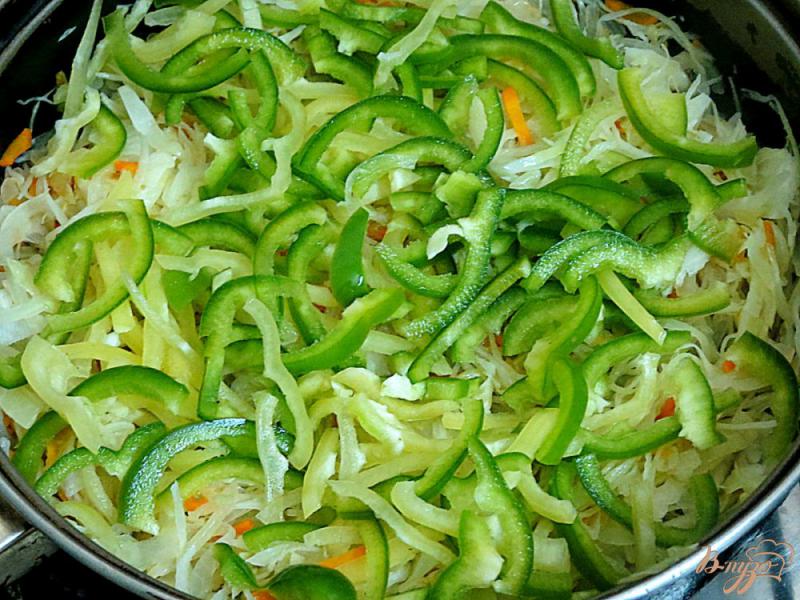 Фото приготовление рецепта: Рисовая вермишель с овощами шаг №7