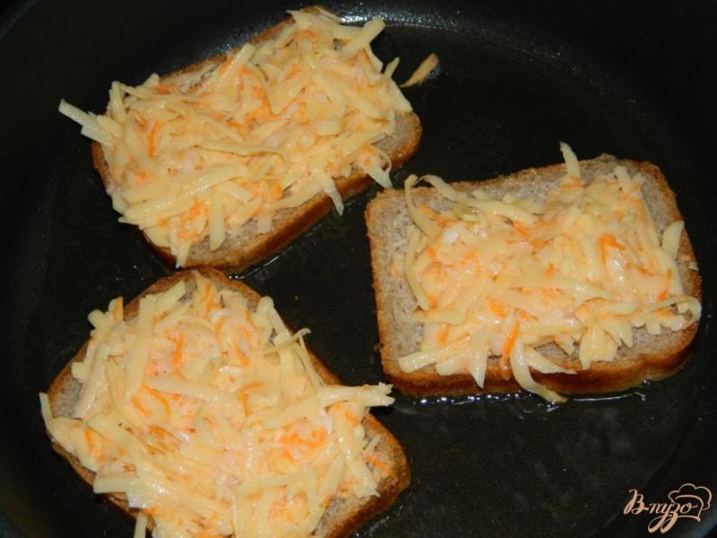 Фото приготовление рецепта: Горячие картофельные бутерброды шаг №4