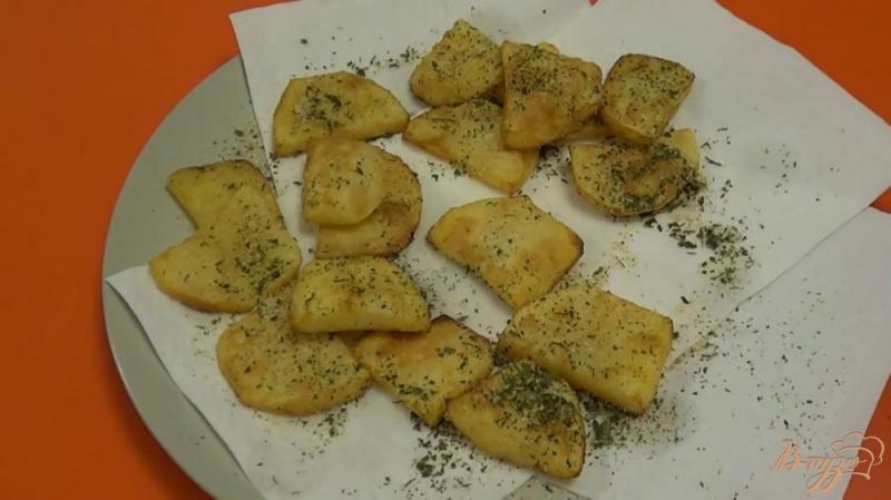 Фото приготовление рецепта: Картофель фри с петрушкой шаг №3