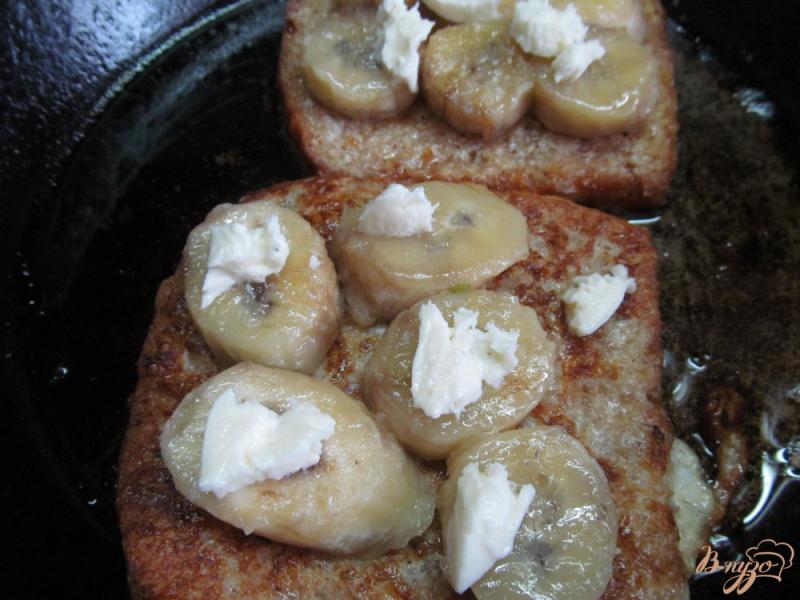 Фото приготовление рецепта: Французские тосты с бананом шаг №4