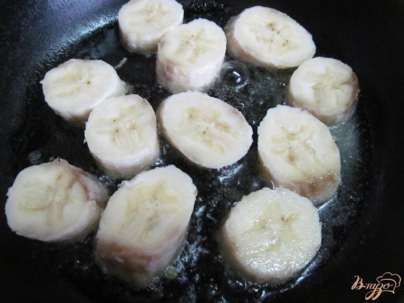 Фото приготовление рецепта: Французские тосты с бананом шаг №1